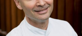 Kiwi Chef Nic Watt showcases culinary flair  at VOMO Island