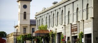 Australia bushfires: Victorian towns far from fires struggle to attract tourists